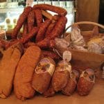 La saucisse de Morteau et Montbéliard : pourquoi choisir entre les deux ?