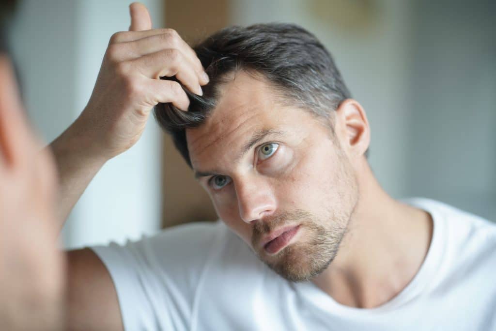 Pourquoi perd-on nos cheveux ?