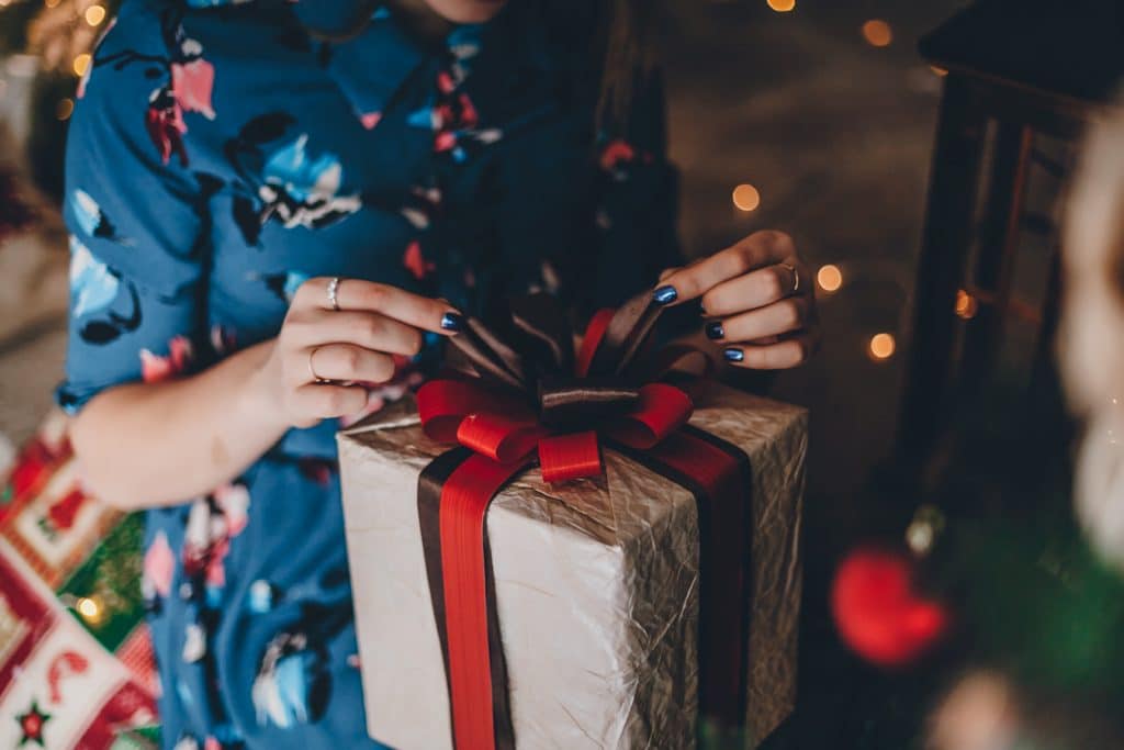 Faire la chasse aux cadeaux pour fêter un Noël à l'américaine