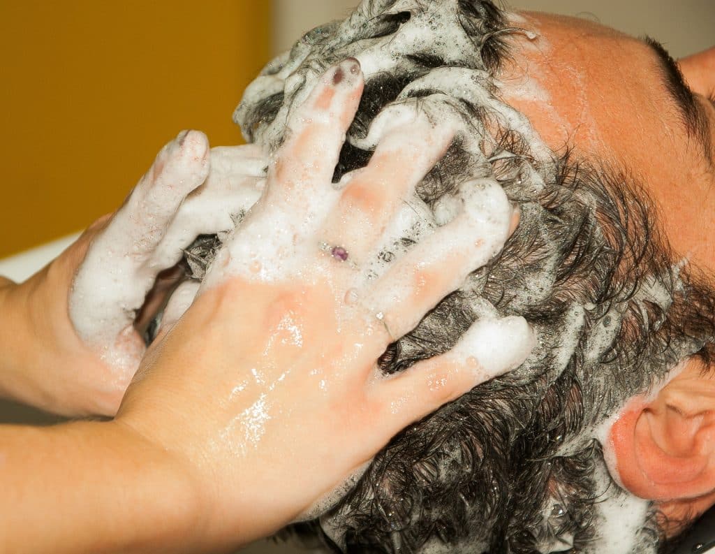 Comment entretenir des cheveux bouclés ?