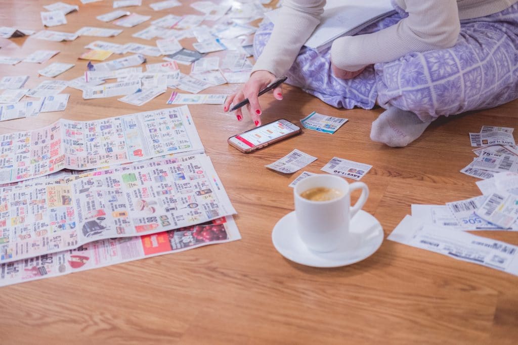 Feuilleter les catalogues des magasins et trouver les réductions