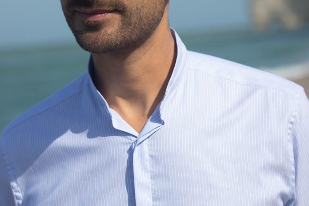 La chemise à col Mao