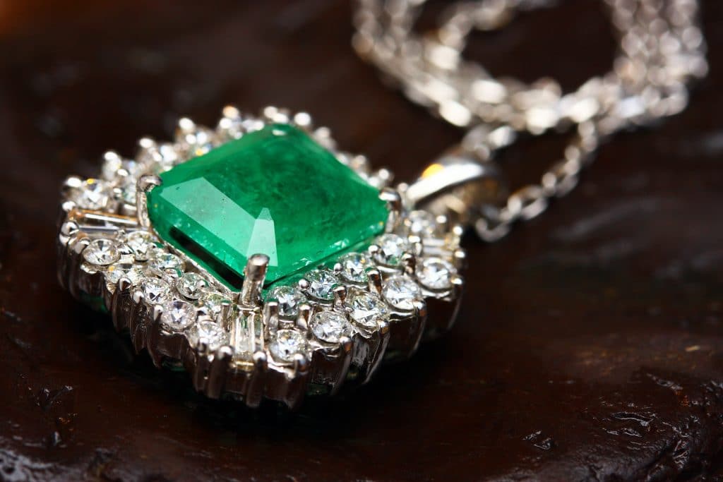 Comment se lancer dans la vente de bijoux ?