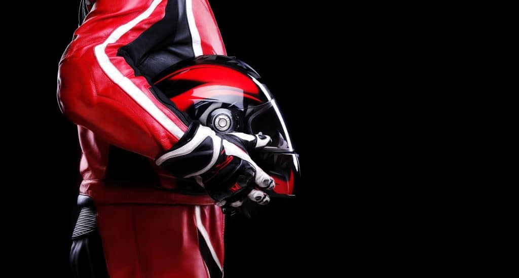 En cuir ou en textile, vers quel matériau se tourner pour votre blouson de moto ?