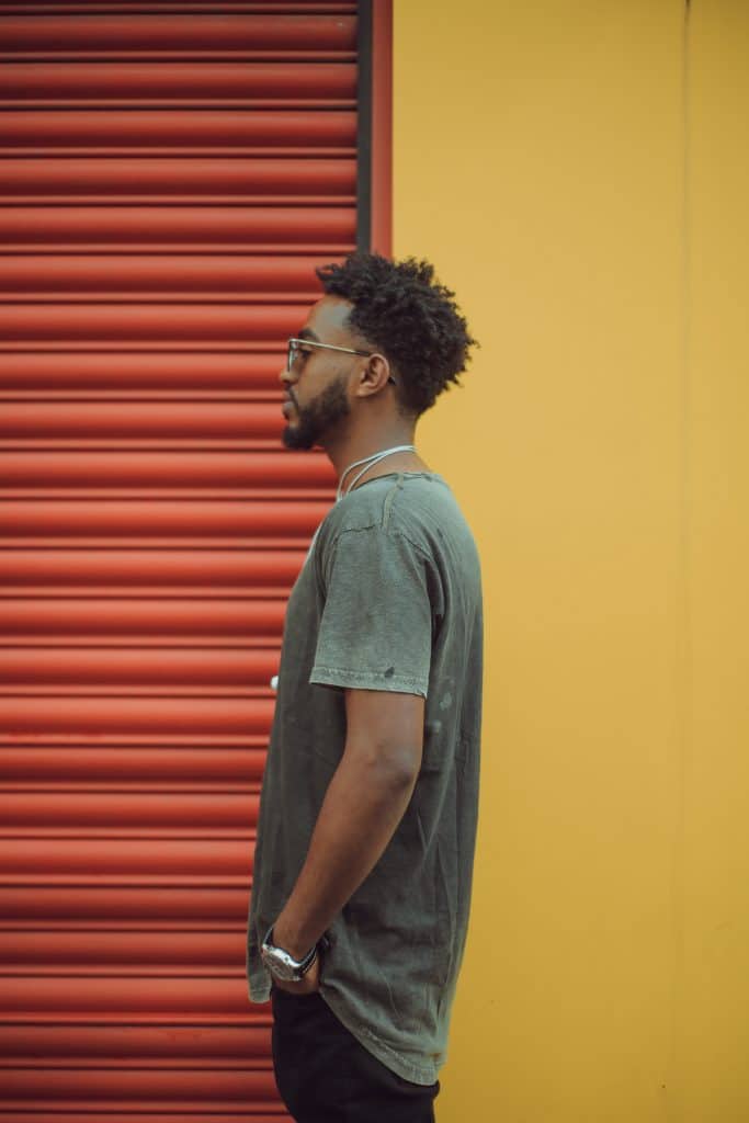 Comment réaliser une coiffure afro ?