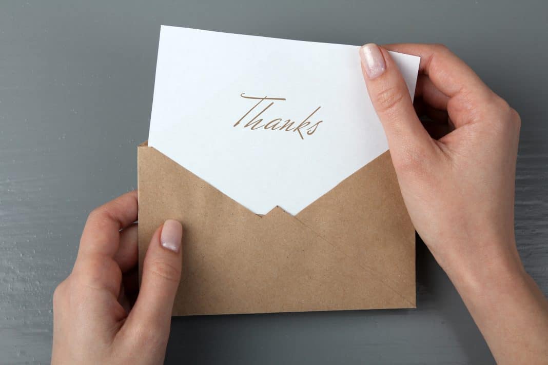 En quelles circonstances doit-on écrire une lettre de remerciement et comment la rédiger ?