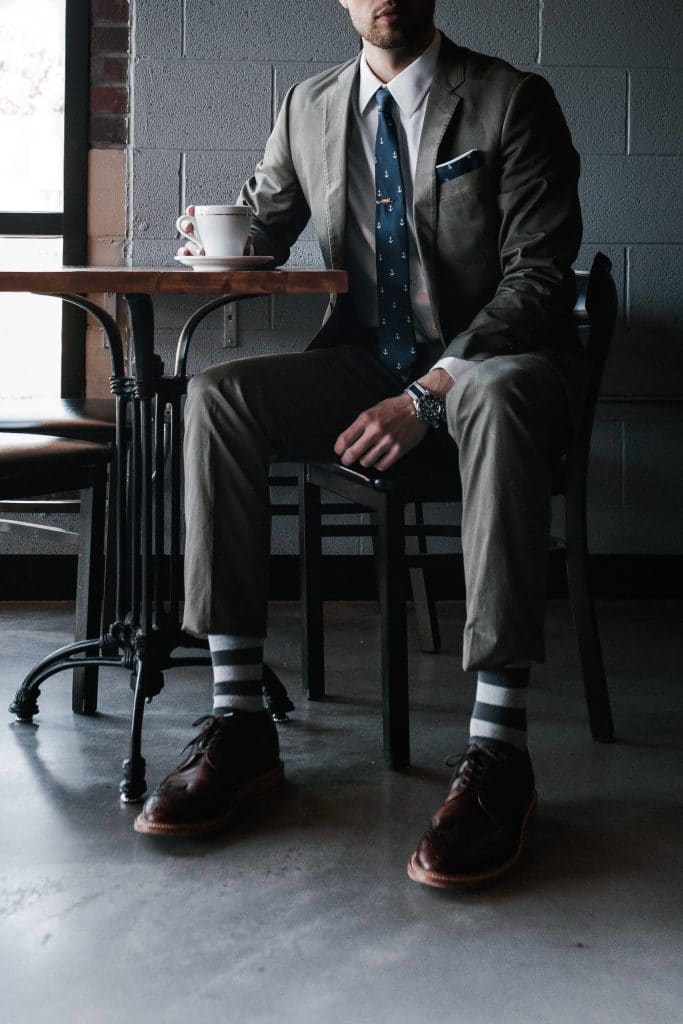 Quelles chaussettes homme porter avec un costume ?