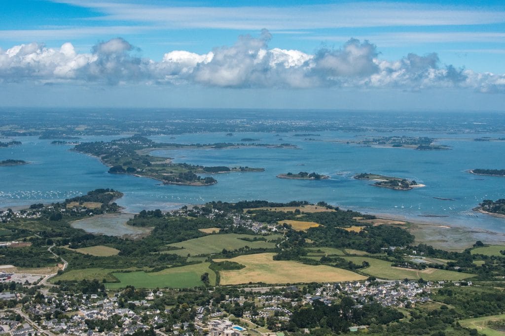 Pourquoi survoler en avion le Golfe du Morbihan ?
