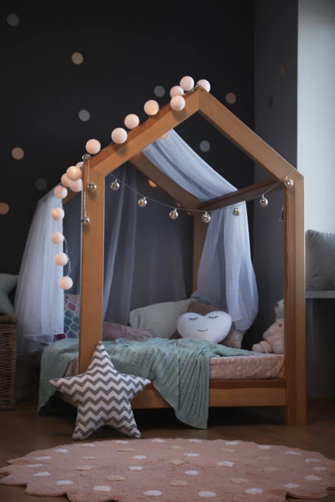 Quel meuble en bois massif acheter pour meubler la chambre de bébé ?