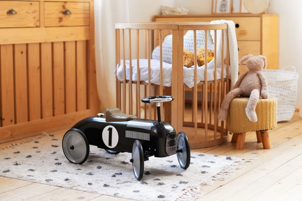 Pourquoi choisir le bois massif pour meubler la chambre de bébé ?