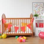 Pourquoi opter pour le bois massif pour la chambre de bébé ?
