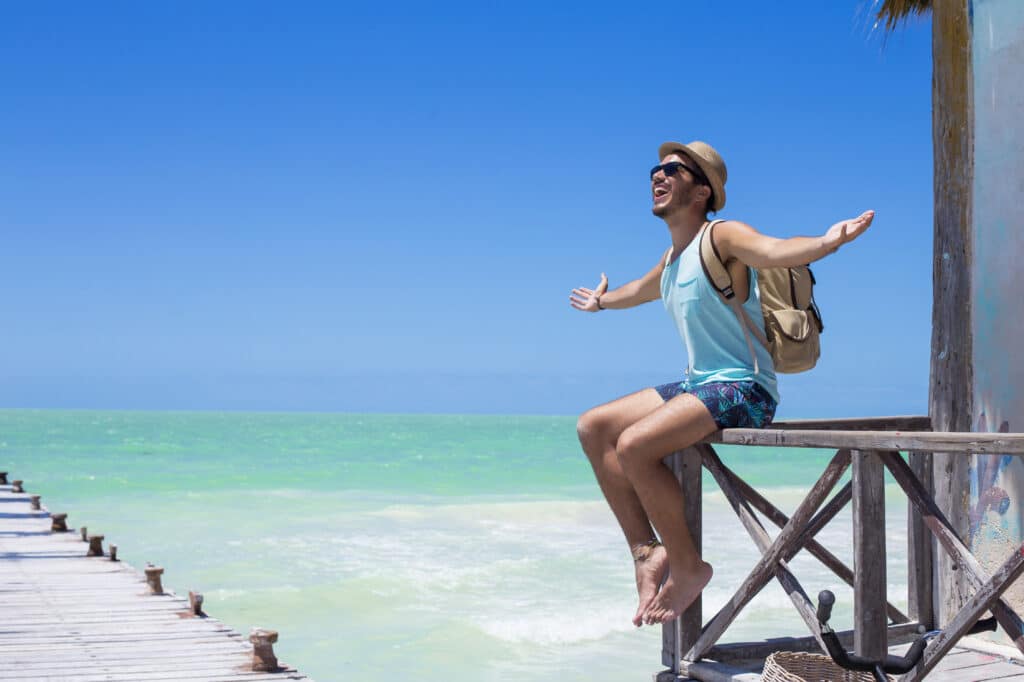 Comment s'habiller pour aller à la plage pour un homme ? 