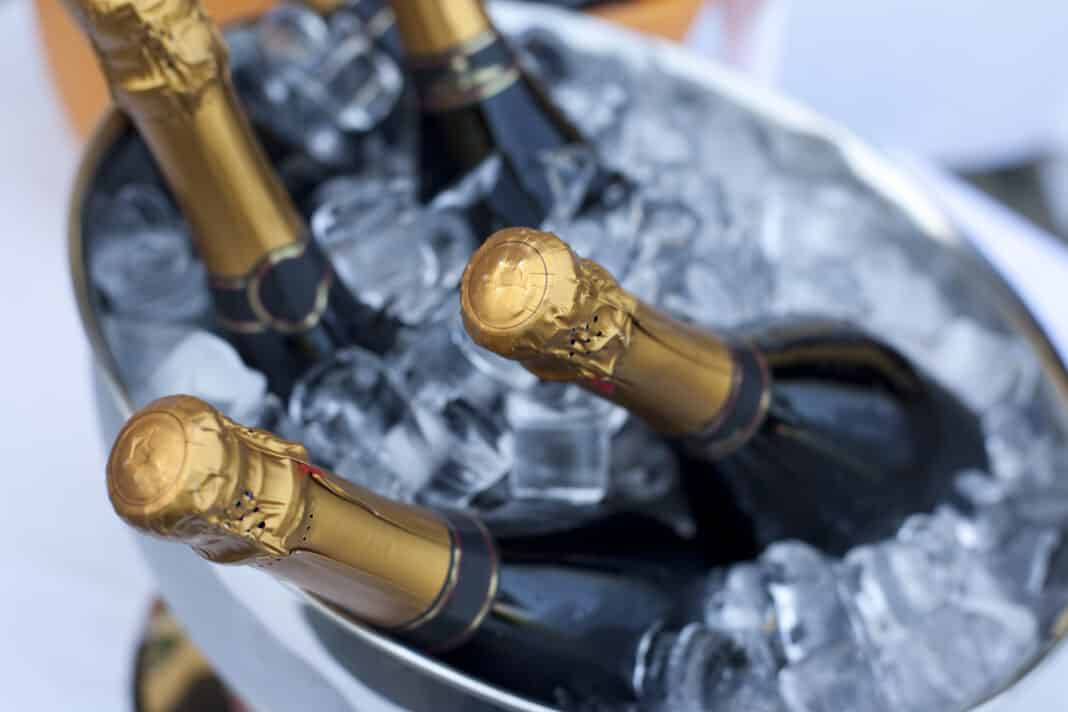 Bouteille de champagne : ouverture, quantité et conservation