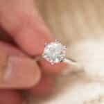 Offrir une bague en diamant : quelles sont les règles à suivre ?