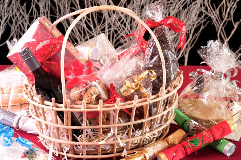 À qui offrir un panier gourmand à Noël ?