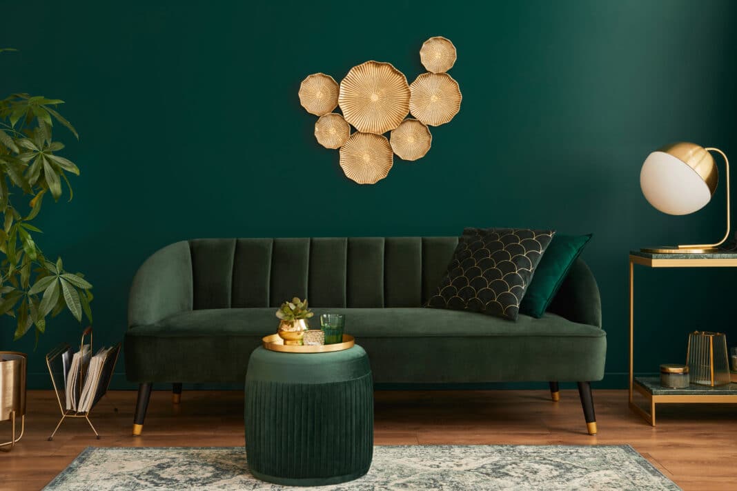 Canapé vert : quelle décoration pour votre salon ?