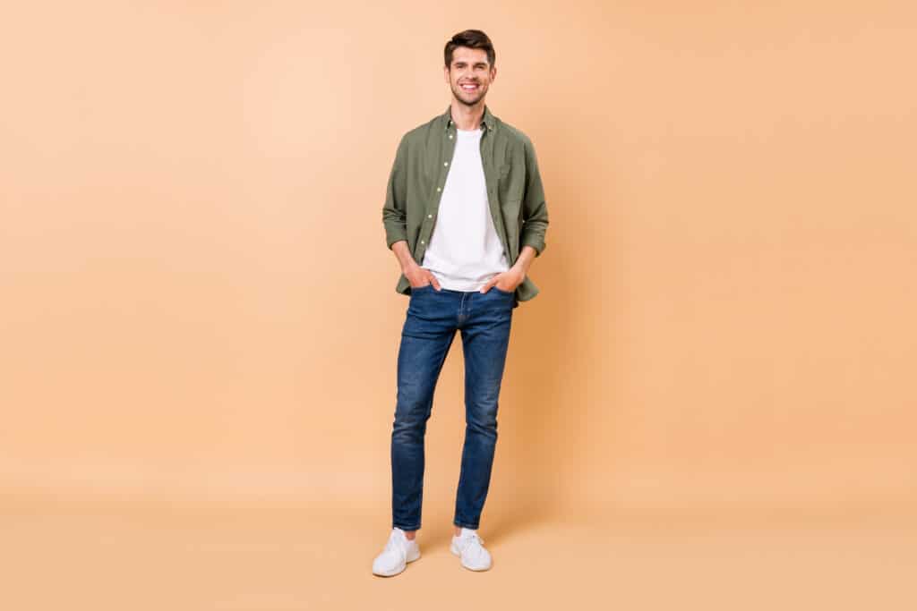 Comment porter des baskets blanches pour homme ?