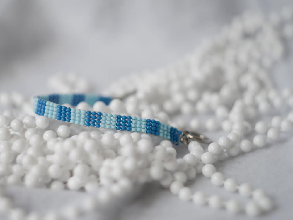 Quelles couleurs choisir et assortir pour un bracelet homme en perle de rocaille ?