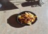 Frites cheddar bacon KFC : la recette maison facile Frites cheddar bacon vues de dessus
